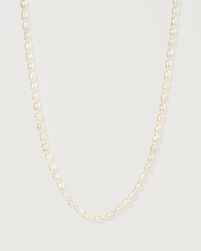 Chic pearl necklace