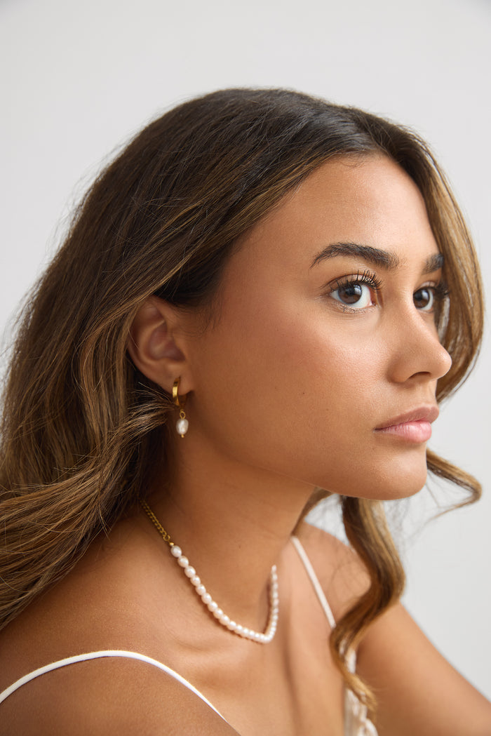 Chic pearl necklace