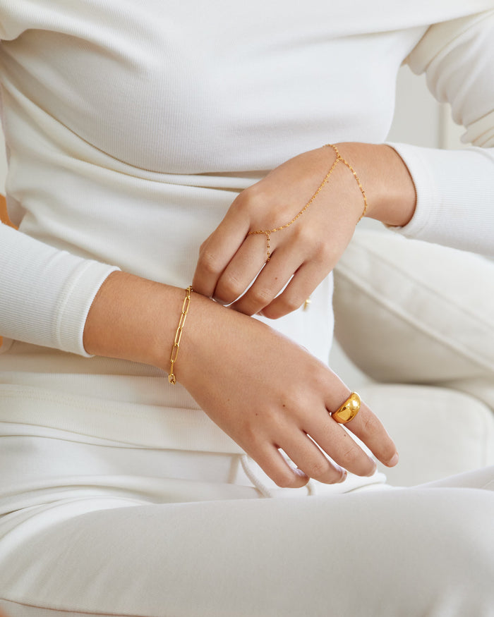Delicate hand chain