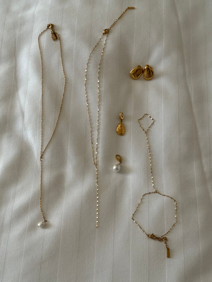 Delicate hand chain