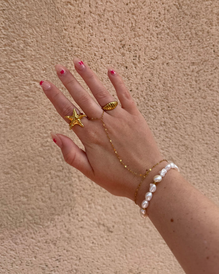 Delicate hand chain