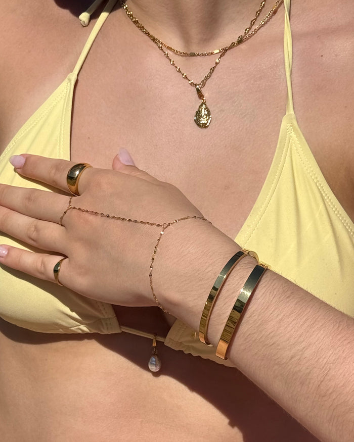 Delicate hand chain