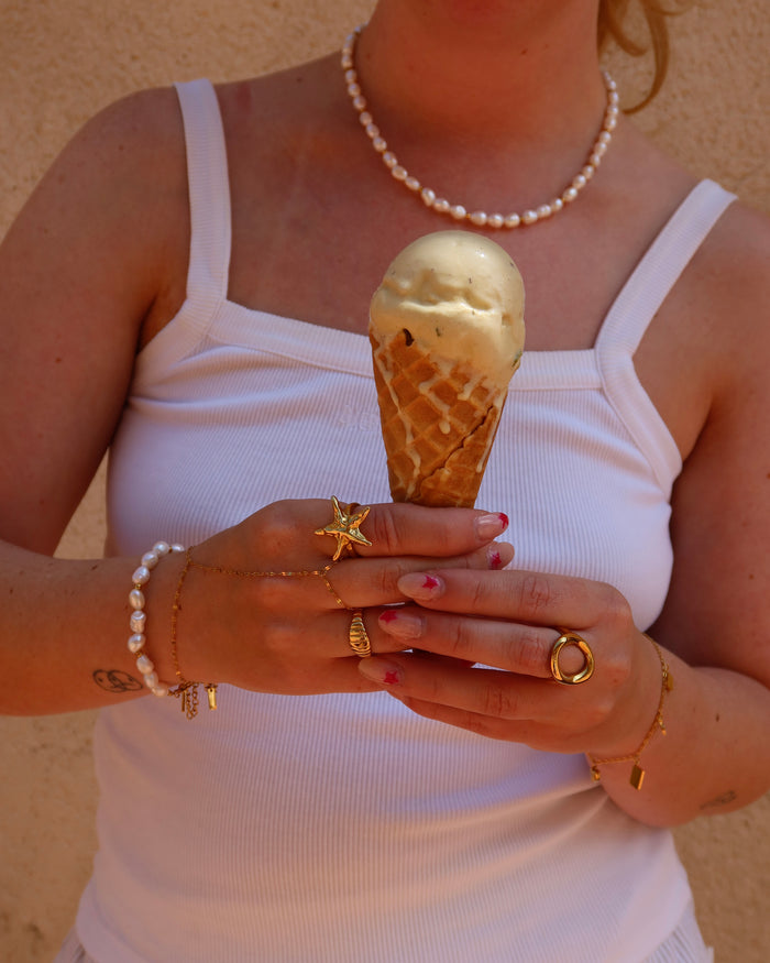 Delicate hand chain