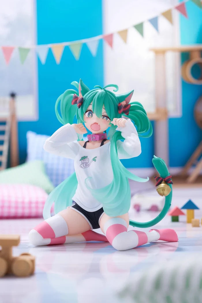 Hatsune Miku Desktop Cute Figure (Cat Ear T-Shirt Ver.) Reissue