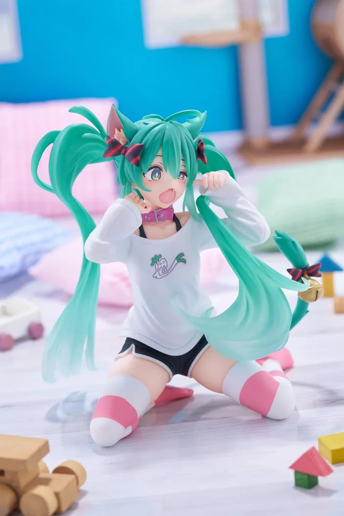 Hatsune Miku Desktop Cute Figure (Cat Ear T-Shirt Ver.) Reissue