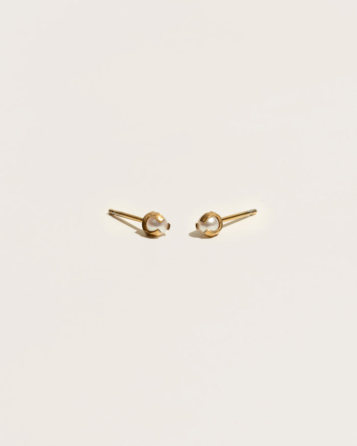 Pearl studs