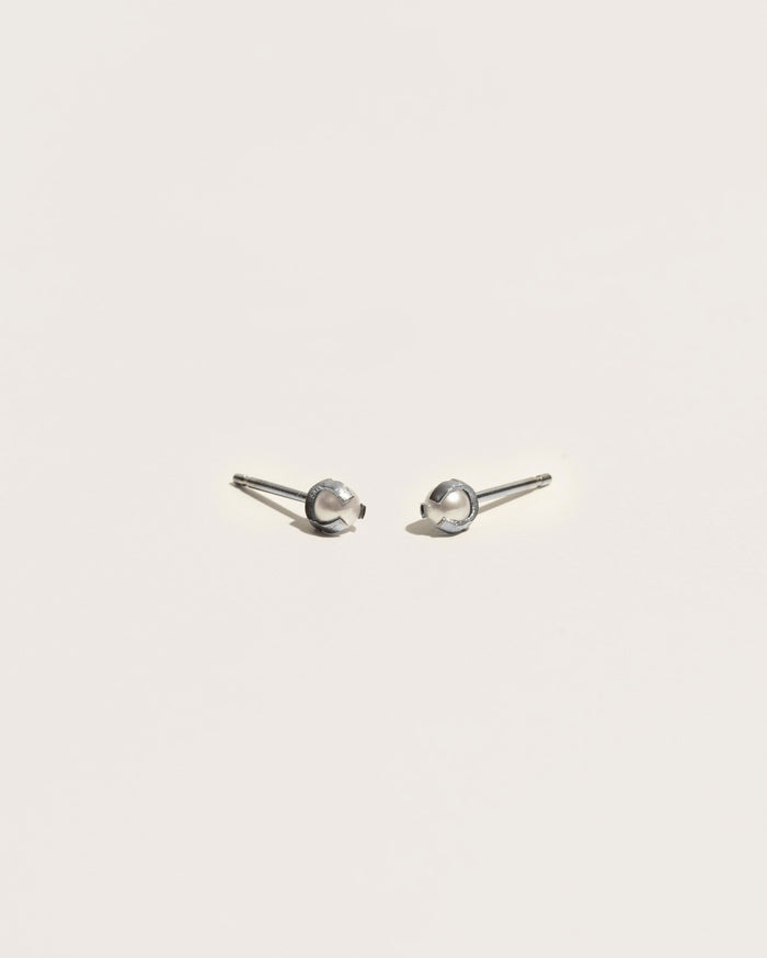 Pearl studs