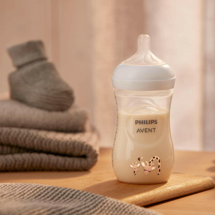 Philips Avent Natural Response Baby Bottle - 260ml, BPA Free 1 Month+, Giraffe Pattern