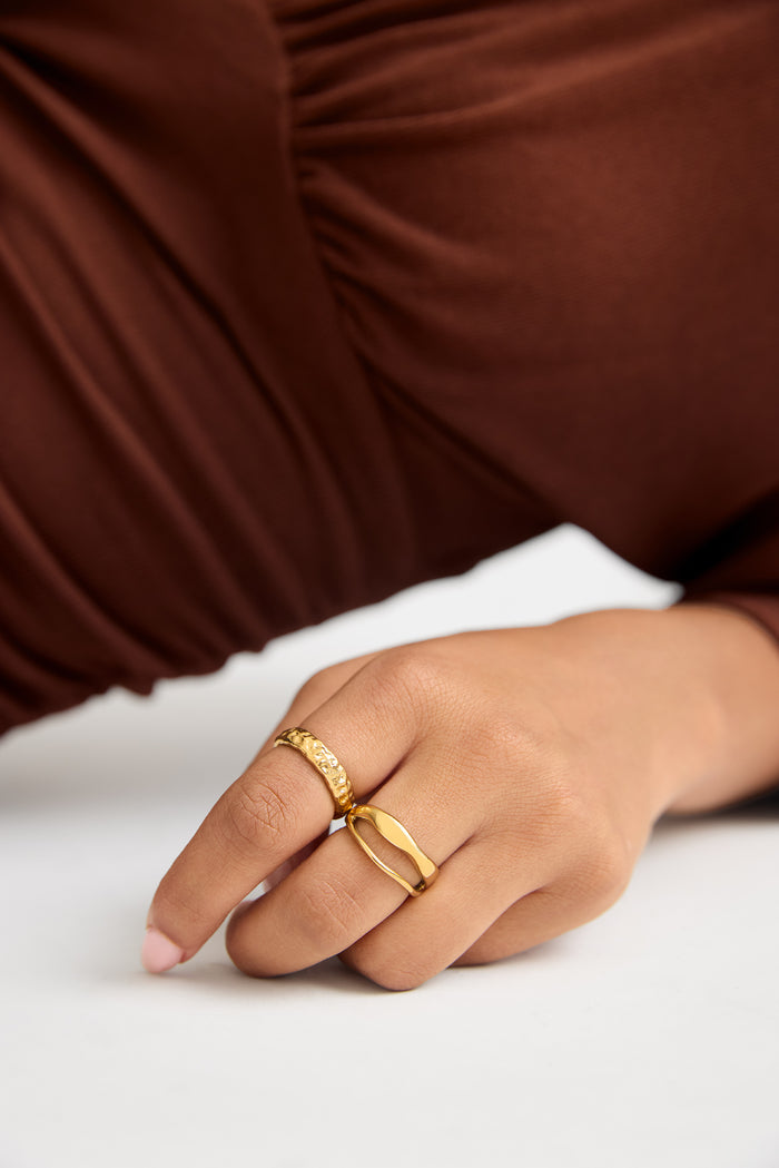Sculpted ring