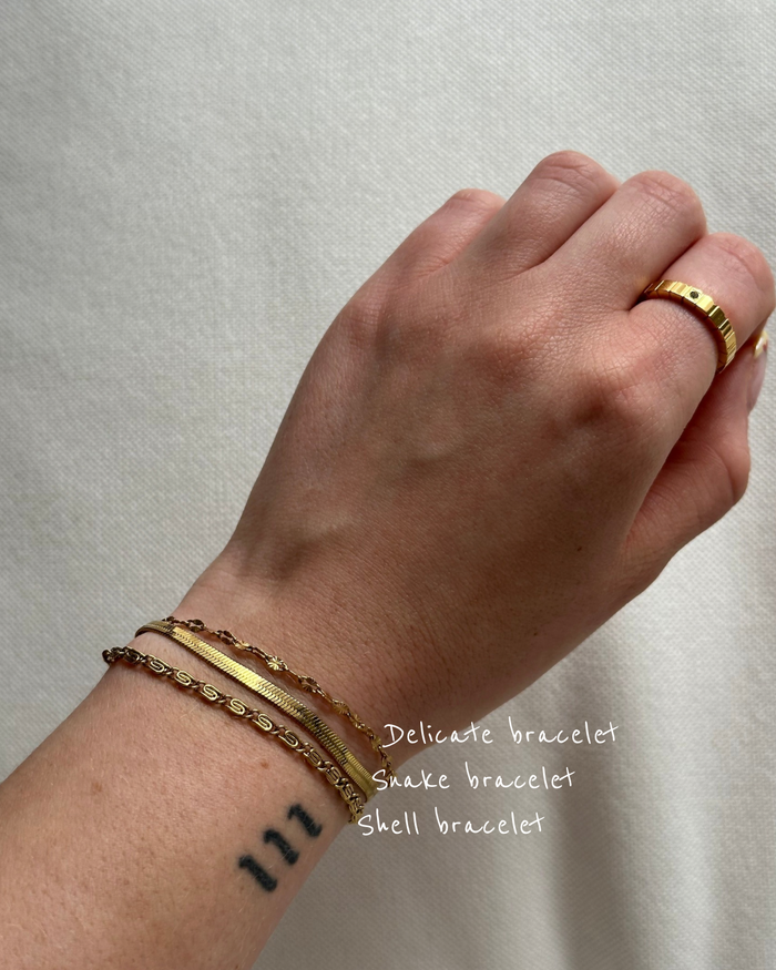 Shell bracelet delicate