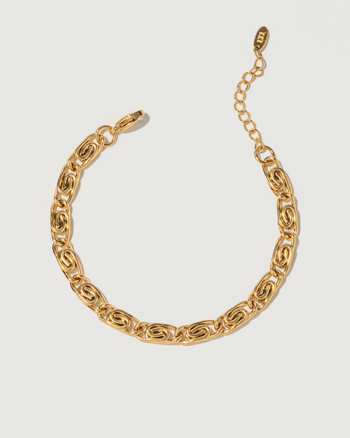 Shell bracelet statement