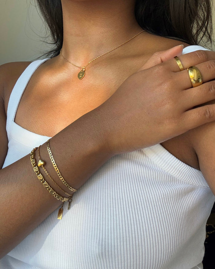 Shell bracelet statement