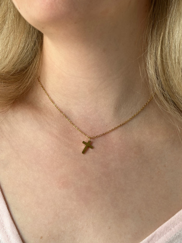 Simple cross necklace
