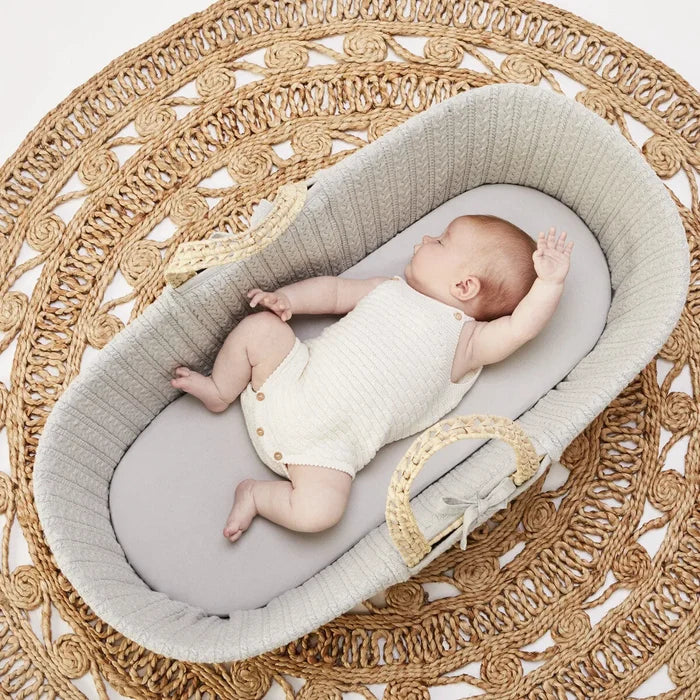 The Little Green Sheep Moses Basket & Mattress (Dove Grey)