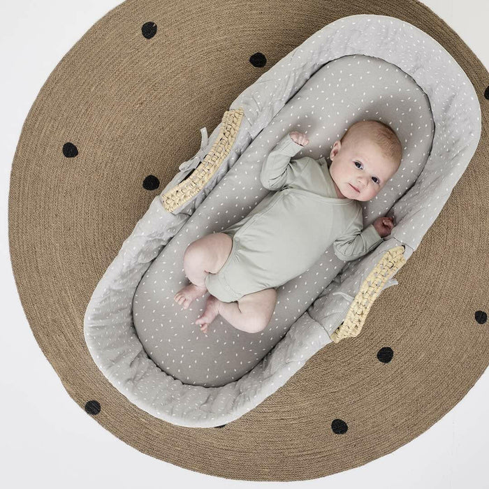 The Little Green Sheep Moses Basket & Mattress (Dove Rice)