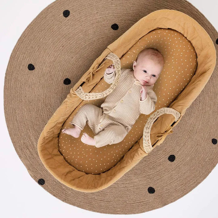 The Little Green Sheep Moses Basket & Mattress (Honey Rice)