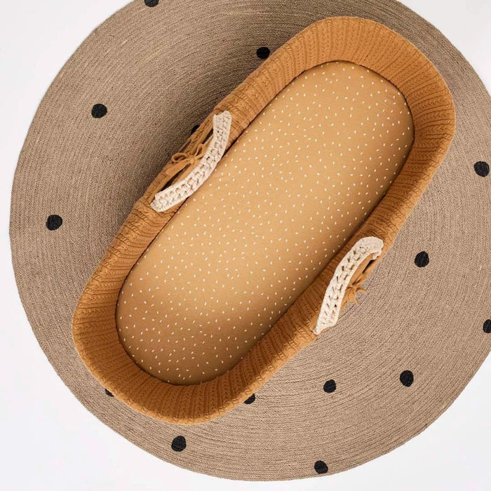 The Little Green Sheep Moses Basket & Mattress (Honey Rice)