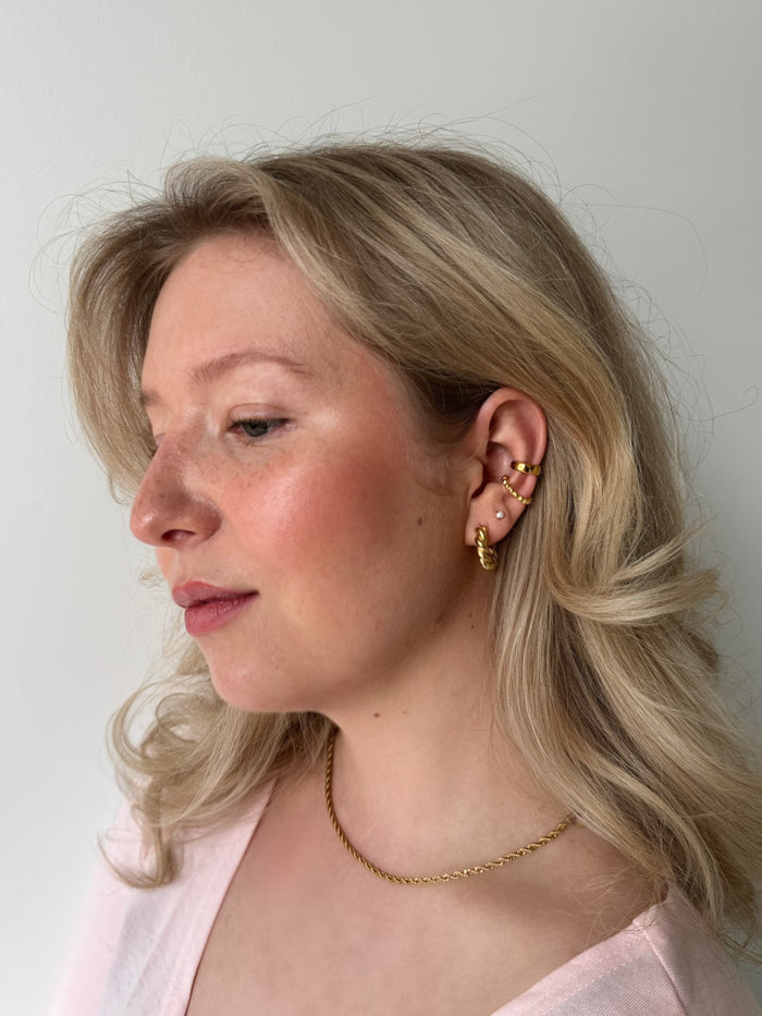 Torsade minimalist necklace